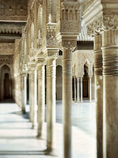 Alhambra Regular